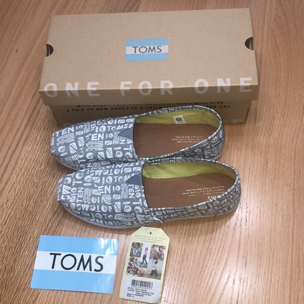 TOMS GREY CHAMBRAY TEN YEAR ANNIVERSARY WOMENS SHOES SIZE 9 BRAND NEW WITH BOX